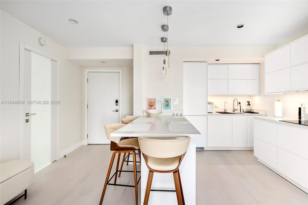 300 Diplomat Pkwy, Unit 811, Hallandale Beach, FL 33009 Photo