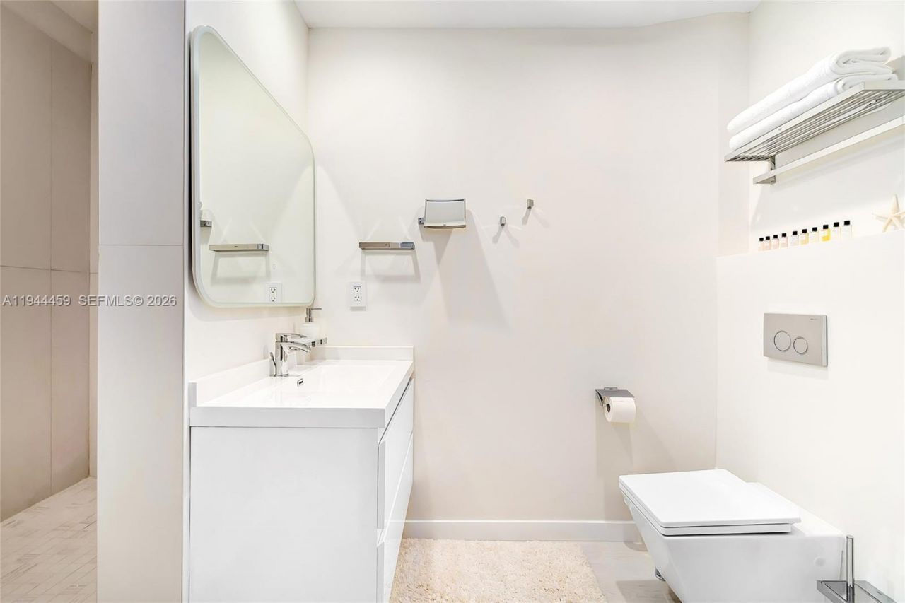 300 Diplomat Pkwy, Unit 811, Hallandale Beach, FL 33009 Photo