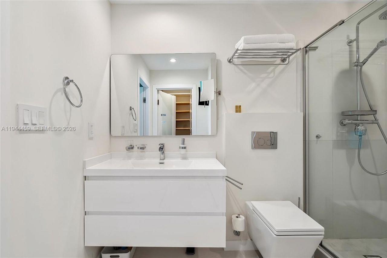 300 Diplomat Pkwy, Unit 811, Hallandale Beach, FL 33009 Photo