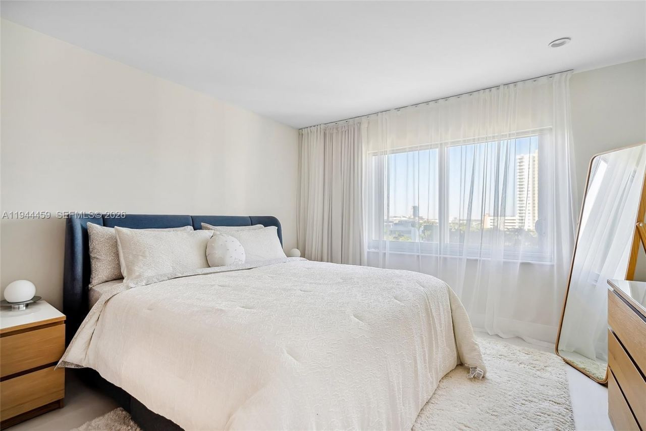 300 Diplomat Pkwy, Unit 811, Hallandale Beach, FL 33009 Photo