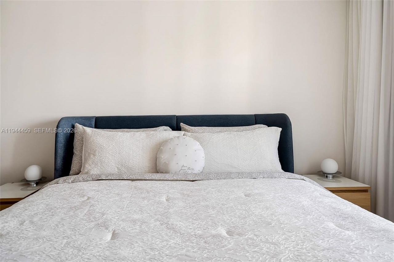 300 Diplomat Pkwy, Unit 811, Hallandale Beach, FL 33009 Photo