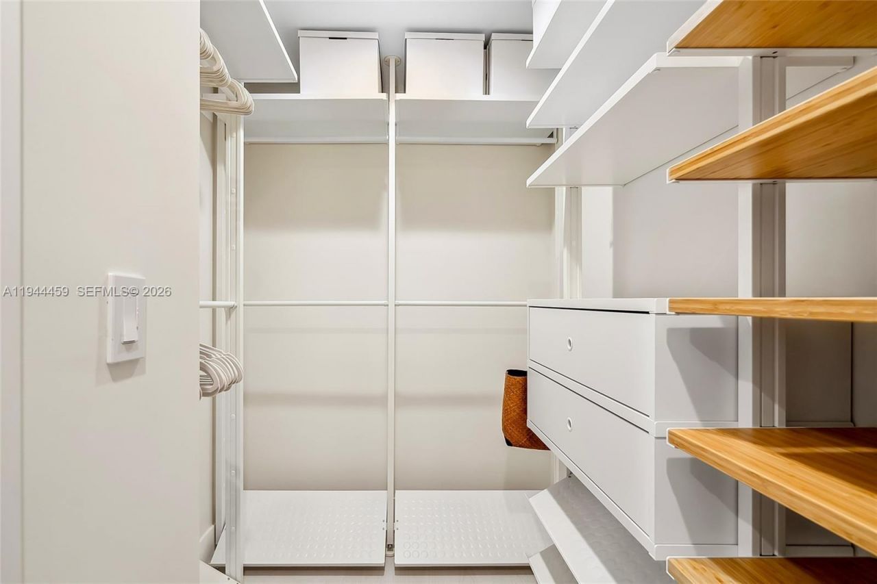 300 Diplomat Pkwy, Unit 811, Hallandale Beach, FL 33009 Photo