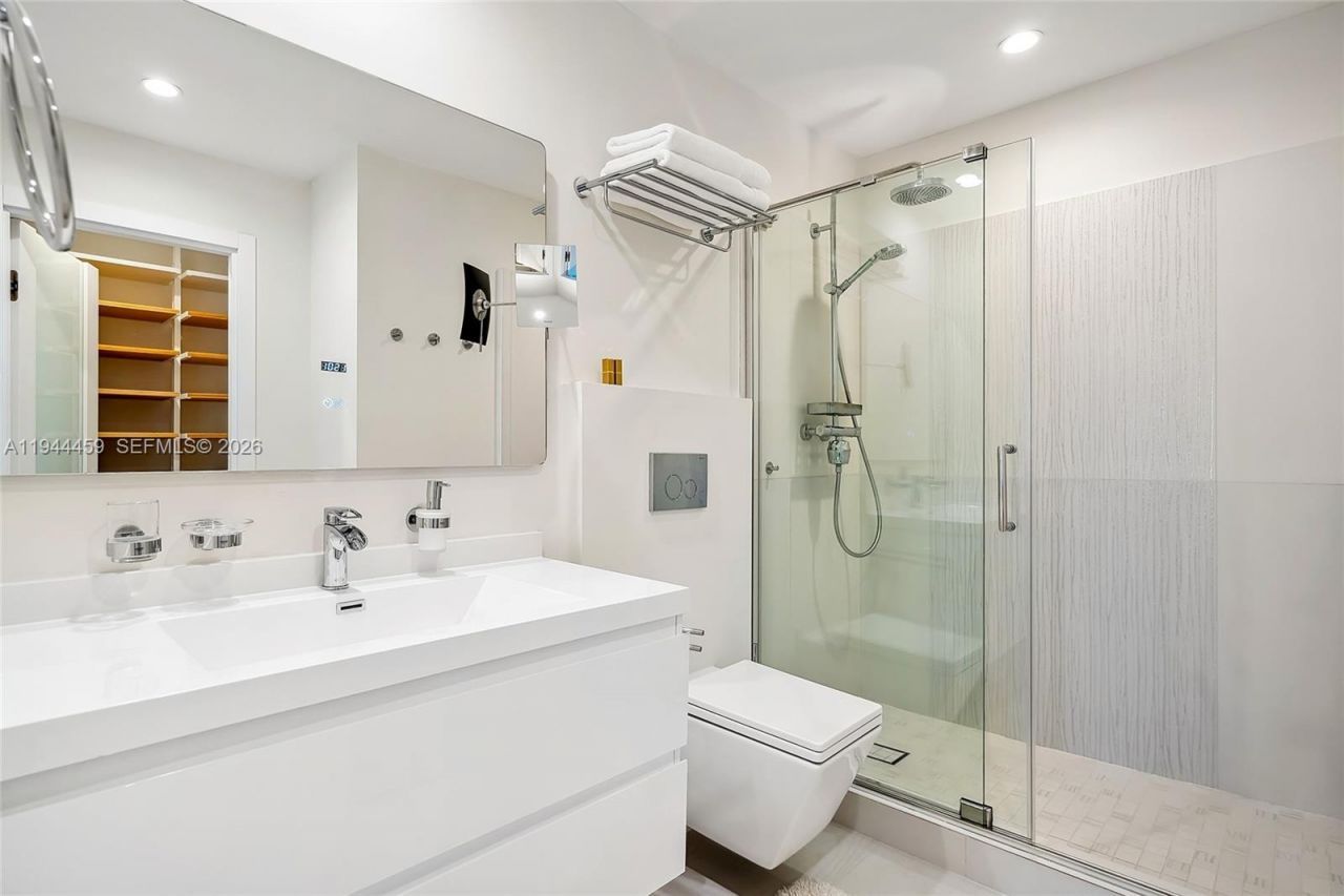 300 Diplomat Pkwy, Unit 811, Hallandale Beach, FL 33009 Photo