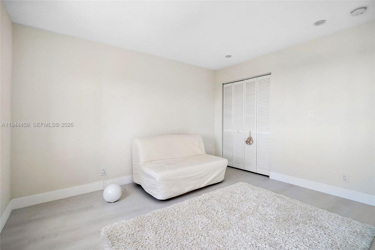 300 Diplomat Pkwy, Unit 811, Hallandale Beach, FL 33009 Photo