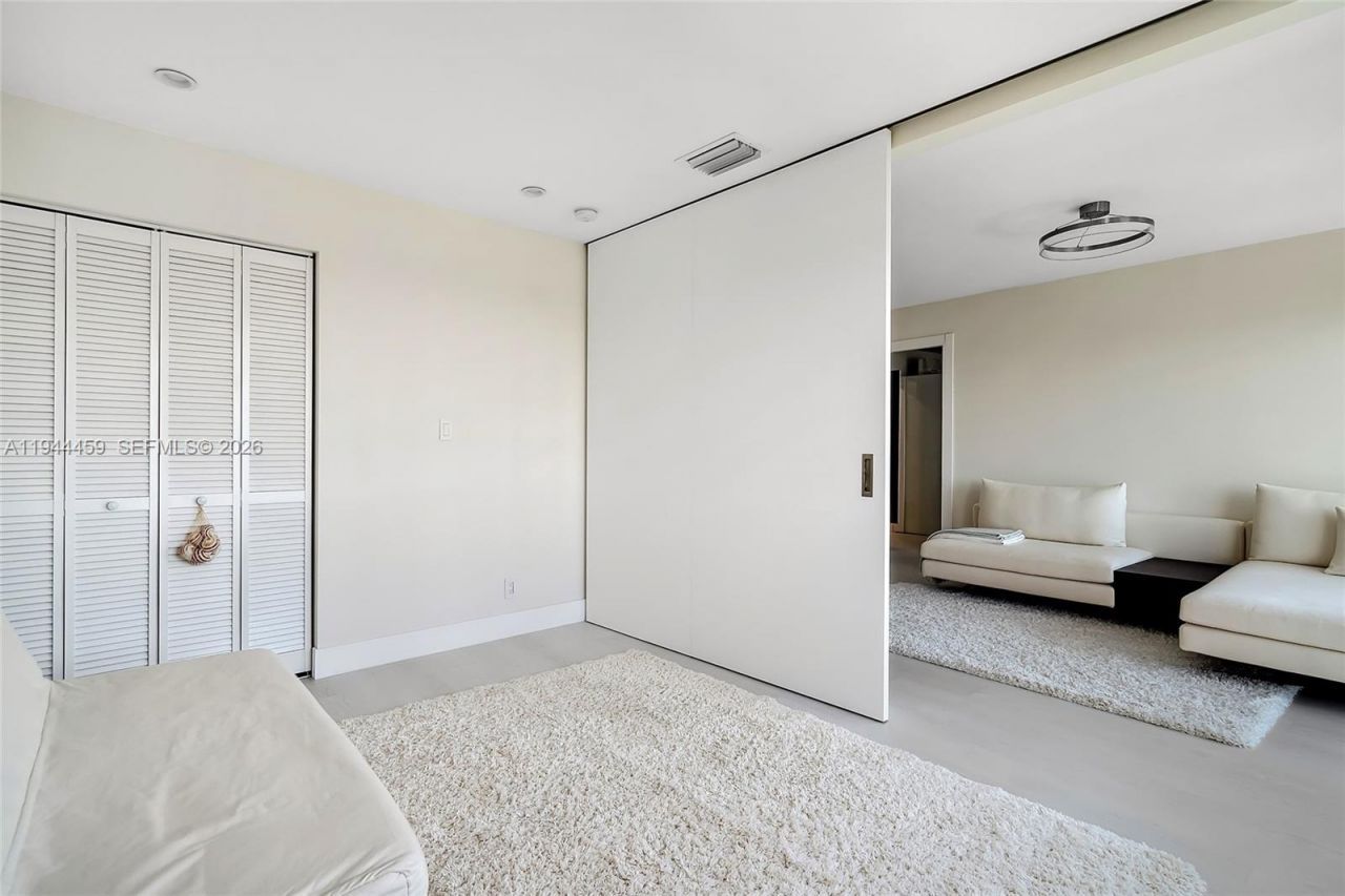 300 Diplomat Pkwy, Unit 811, Hallandale Beach, FL 33009 Photo