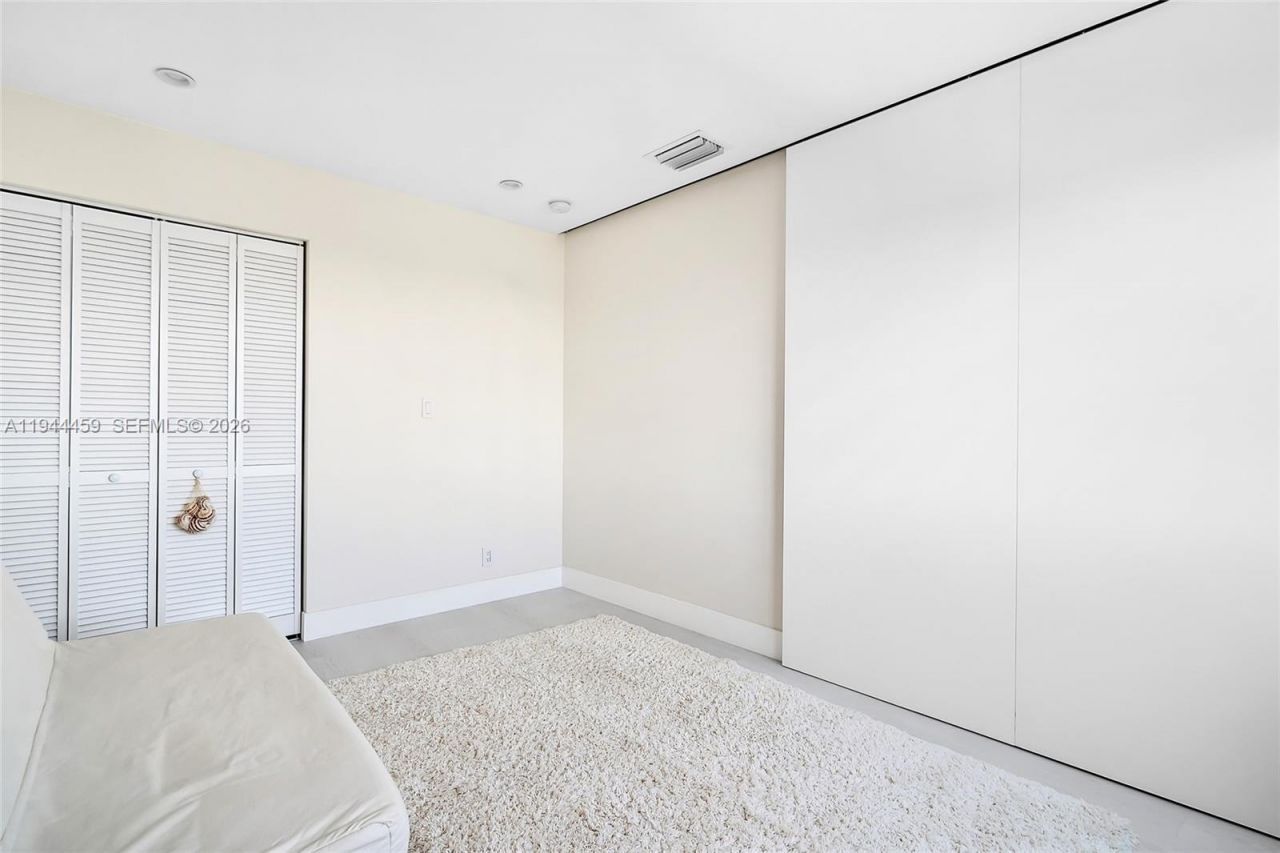 300 Diplomat Pkwy, Unit 811, Hallandale Beach, FL 33009 Photo