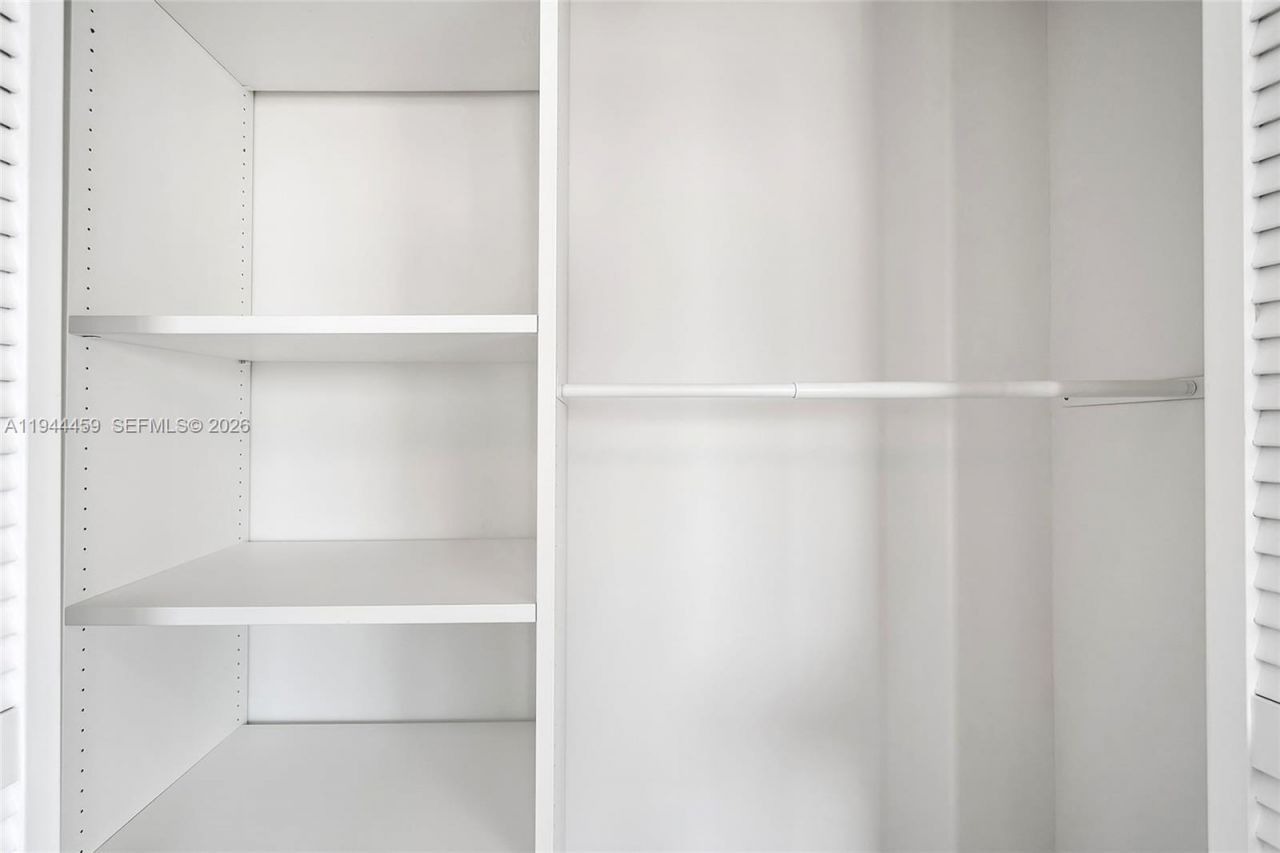 300 Diplomat Pkwy, Unit 811, Hallandale Beach, FL 33009 Photo