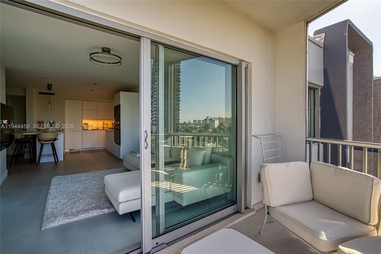 300 Diplomat Pkwy, Unit 811, Hallandale Beach, FL 33009 Photo