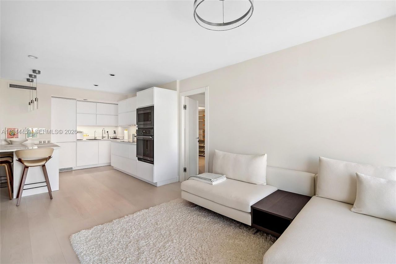 300 Diplomat Pkwy, Unit 811, Hallandale Beach, FL 33009 Photo