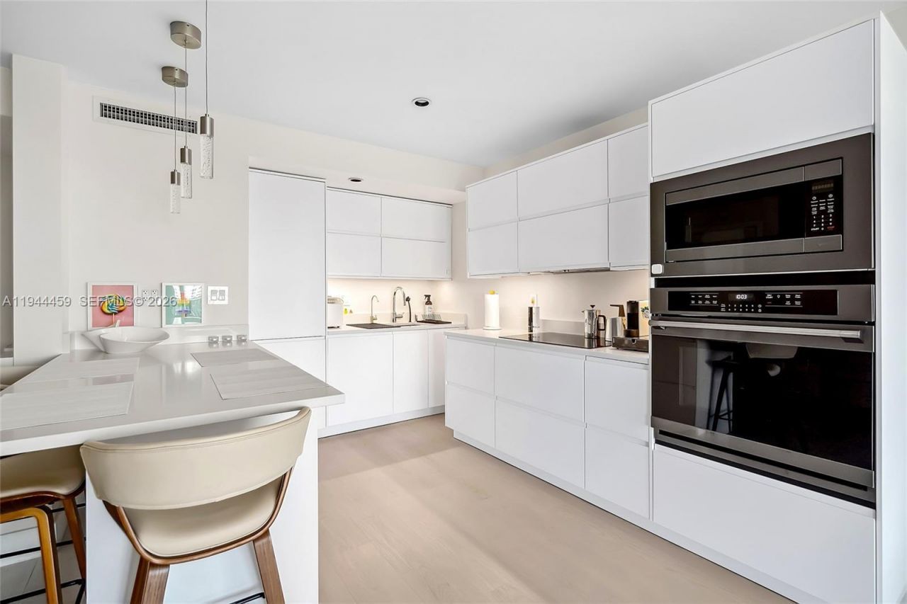 300 Diplomat Pkwy, Unit 811, Hallandale Beach, FL 33009 Photo