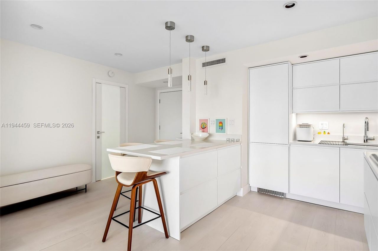 300 Diplomat Pkwy, Unit 811, Hallandale Beach, FL 33009 Photo