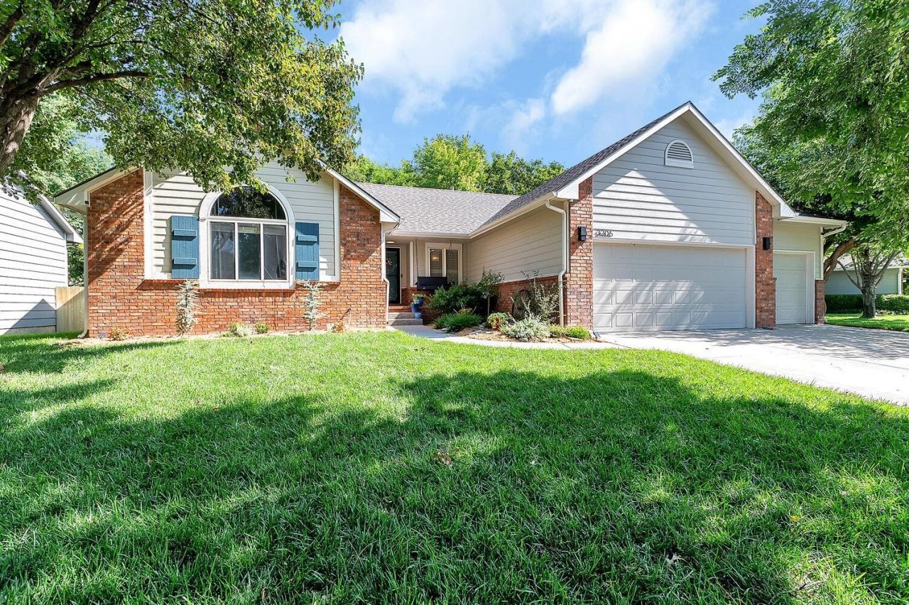 3206 N Forest Lakes St, Wichita, KS 67205 Main Photo