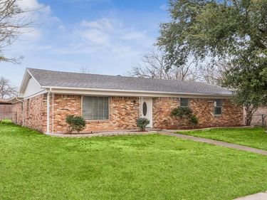 9643 Altacrest Drive, Dallas, TX 75227