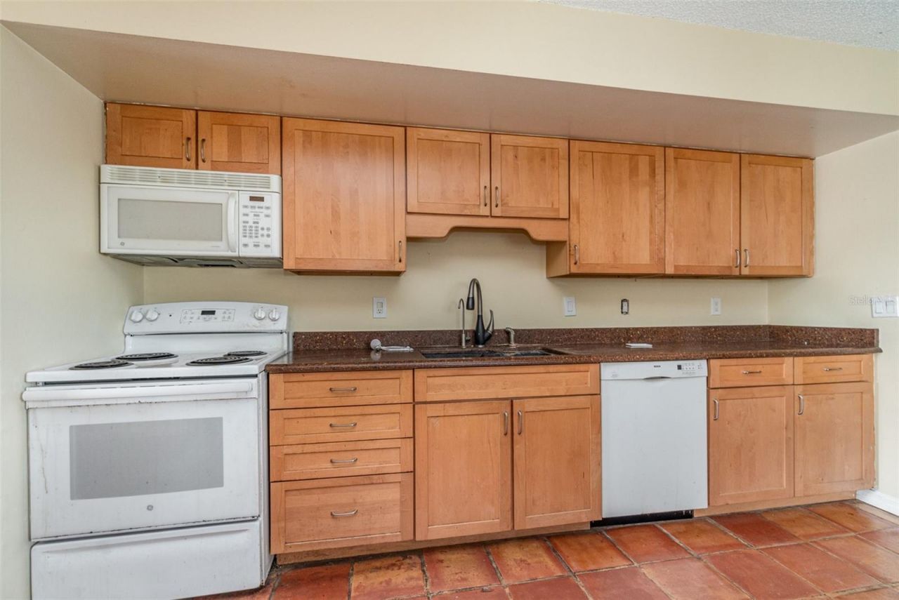 4651 Summerwind Drive, Unit 26, Sarasota, FL 34234 Photo