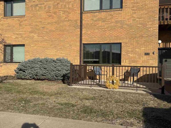 2500 Grant Street, Unit 212, Bettendorf, IL 52722