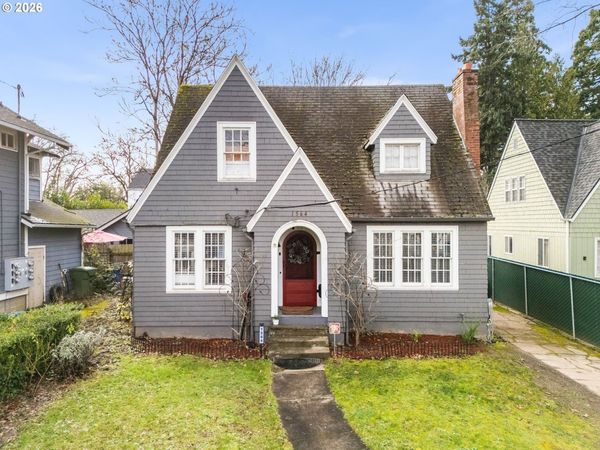 1564 CENTER NE ST, Salem, OR 97301