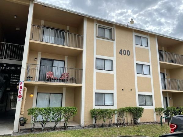 400 Palm Cir W, Unit 104, Pembroke Pines, FL 33025