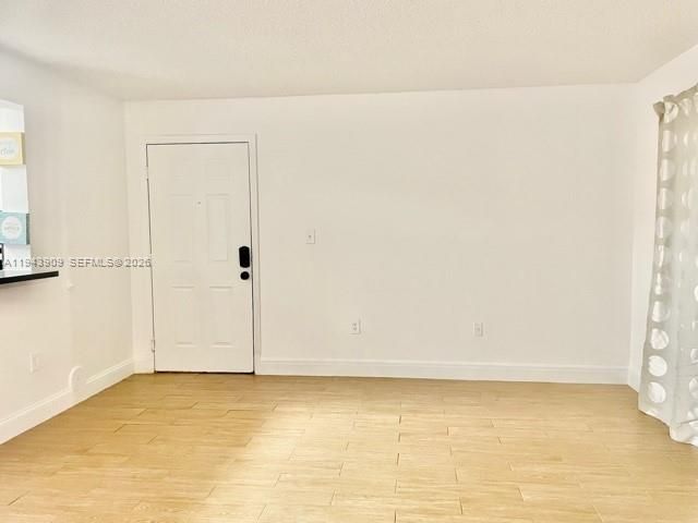 400 Palm Cir W, Unit 104, Pembroke Pines, FL 33025 Photo