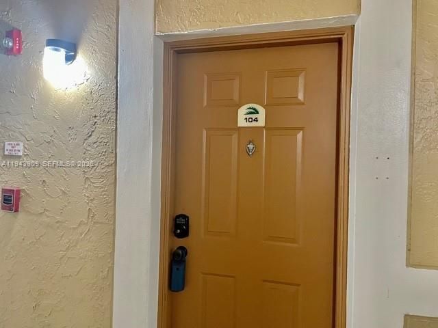 400 Palm Cir W, Unit 104, Pembroke Pines, FL 33025 Photo