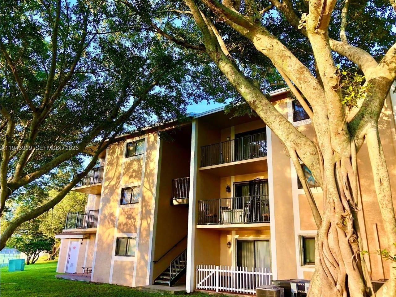 400 Palm Cir W, Unit 104, Pembroke Pines, FL 33025 Photo