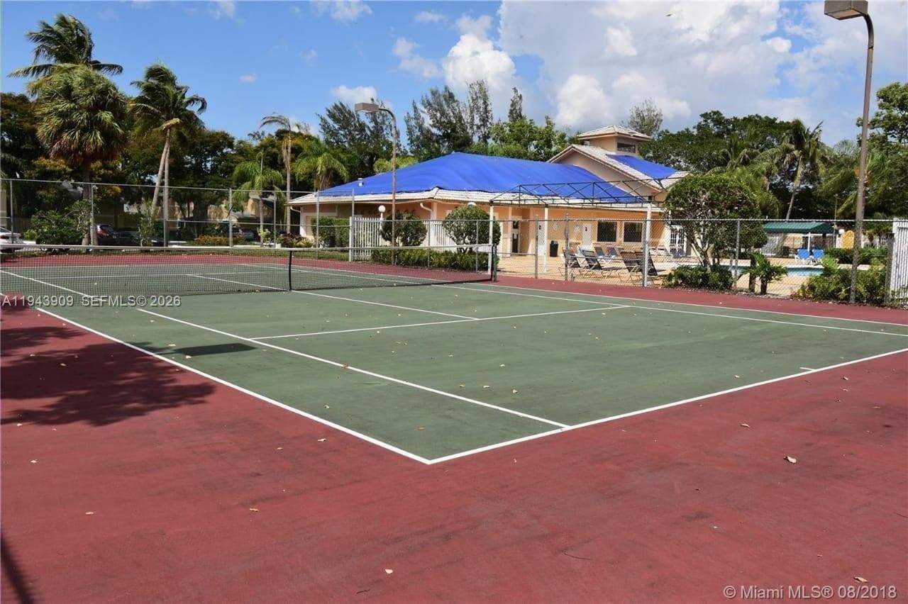 400 Palm Cir W, Unit 104, Pembroke Pines, FL 33025 Photo