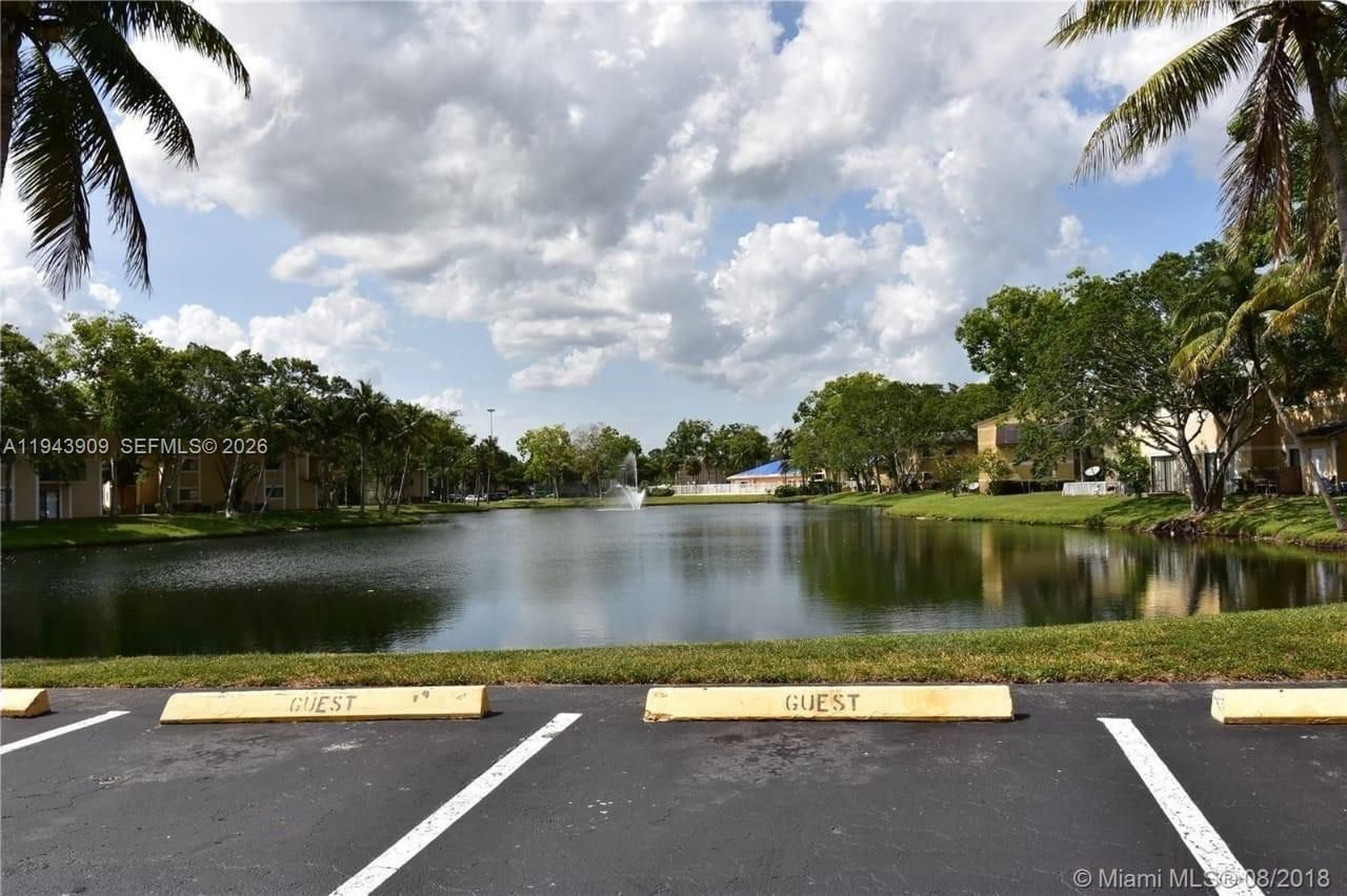 400 Palm Cir W, Unit 104, Pembroke Pines, FL 33025 Photo