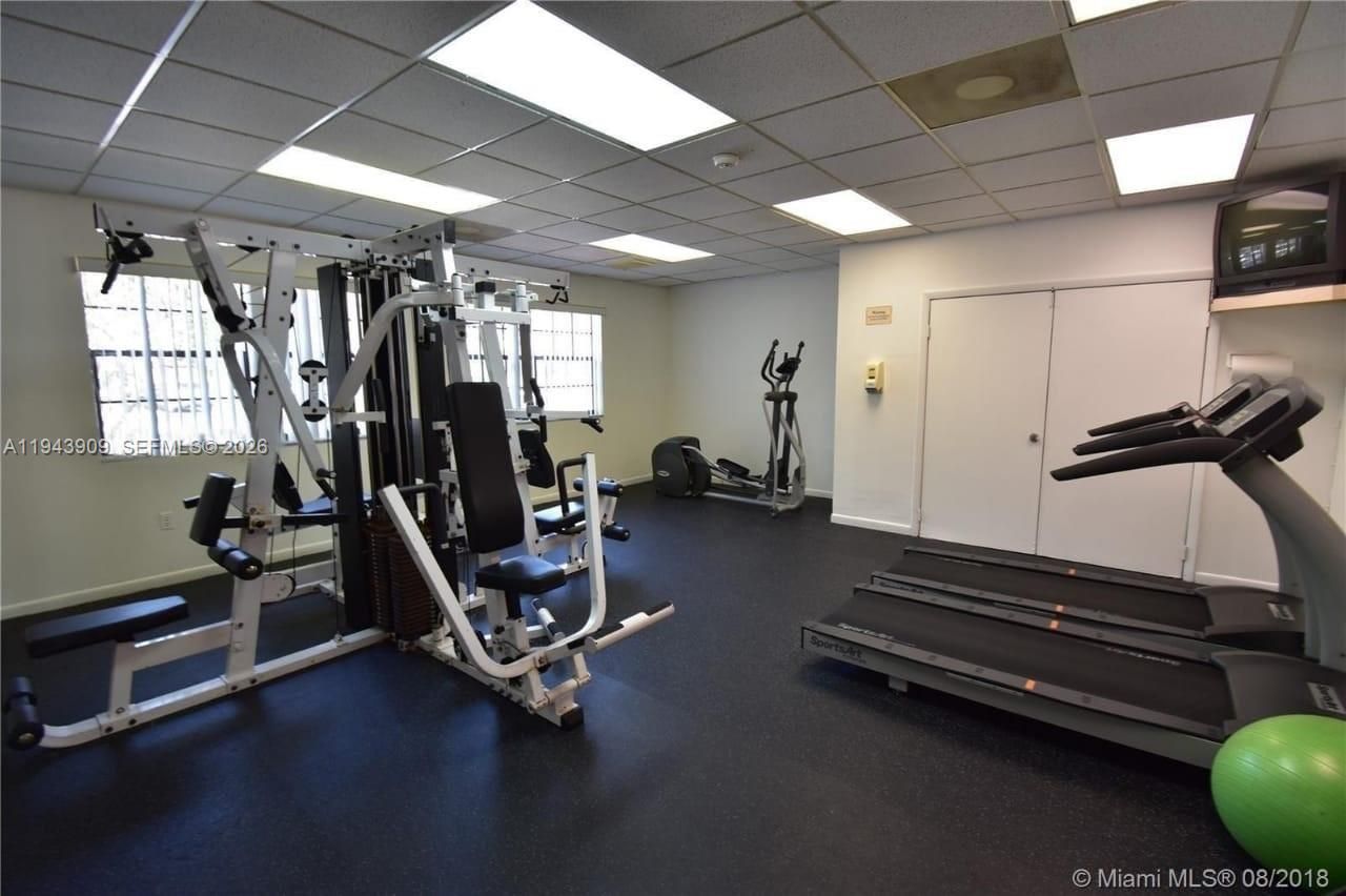 400 Palm Cir W, Unit 104, Pembroke Pines, FL 33025 Photo