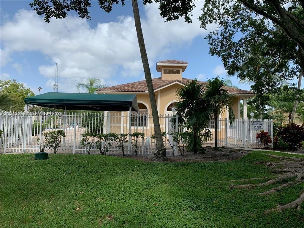 400 Palm Cir W, Unit 104, Pembroke Pines, FL 33025 Photo