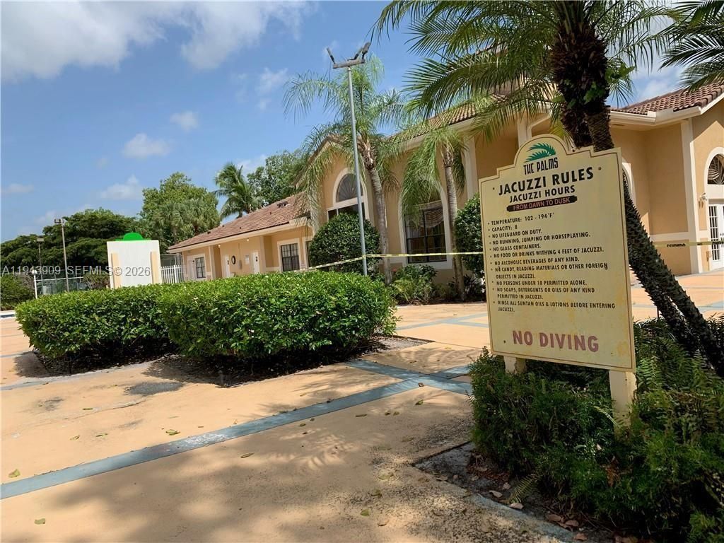 400 Palm Cir W, Unit 104, Pembroke Pines, FL 33025 Photo