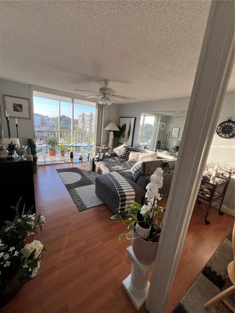 8900 Washington Blvd , Unit 402, Pembroke Pines, FL 33025 Photo