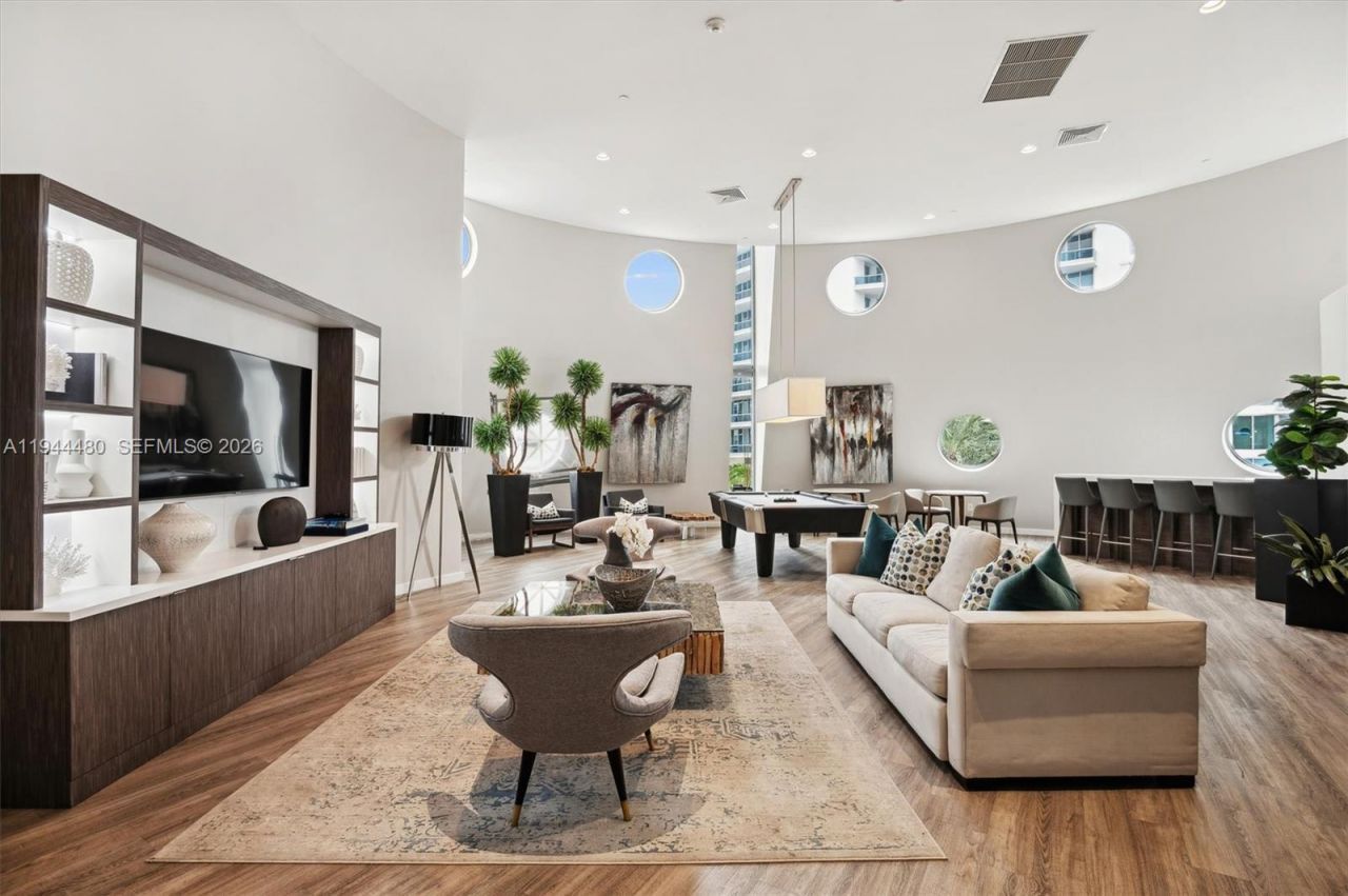 6000 Collins Ave, Unit 307, Miami Beach, FL 33140 Photo