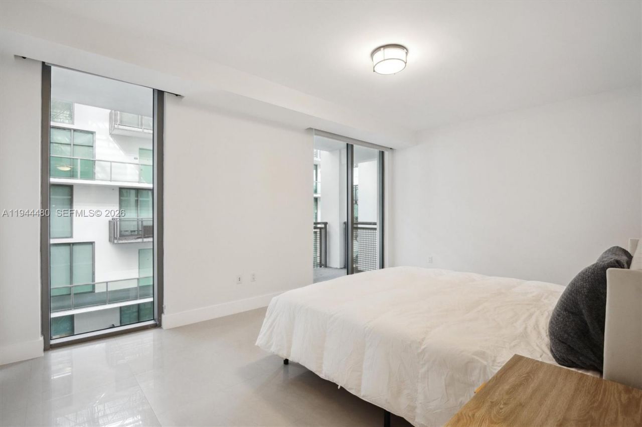 6000 Collins Ave, Unit 307, Miami Beach, FL 33140 Photo