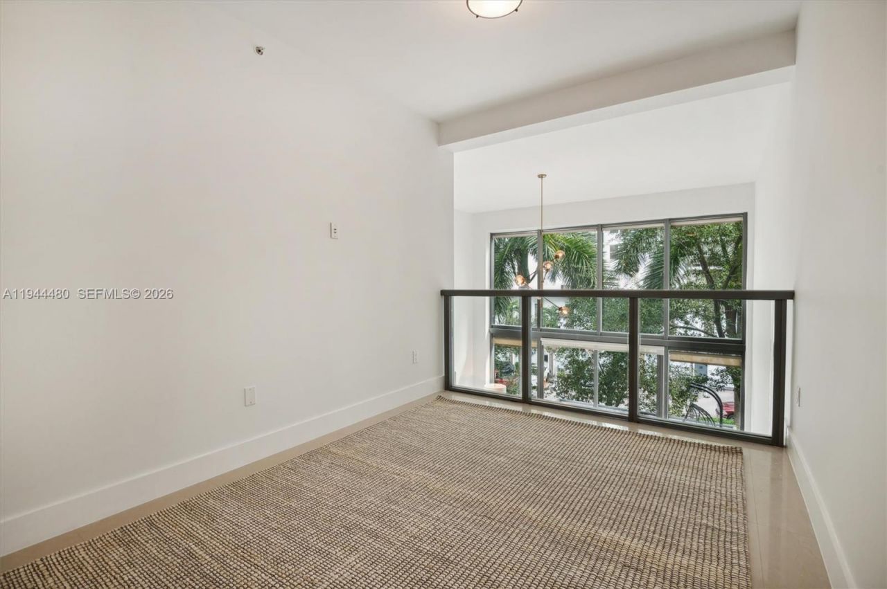 6000 Collins Ave, Unit 307, Miami Beach, FL 33140 Photo