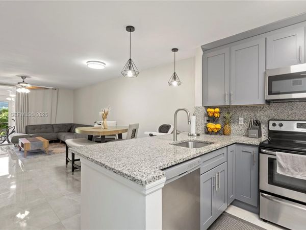 400 SE 10th St, Unit 103, Deerfield Beach, FL 33441