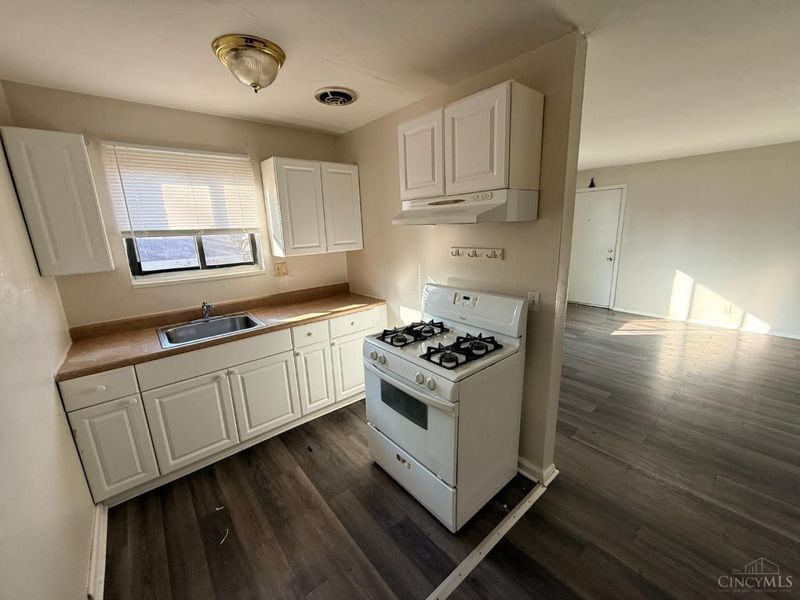 2537 Lysle Lane, Cincinnati, OH 45212 Photo 13