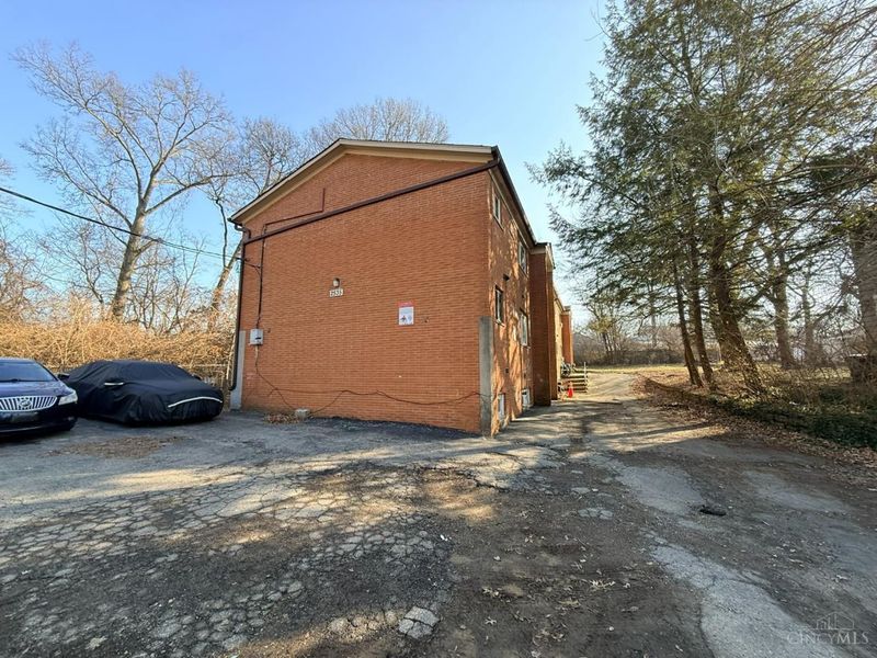 2537 Lysle Lane, Cincinnati, OH 45212 Photo 6