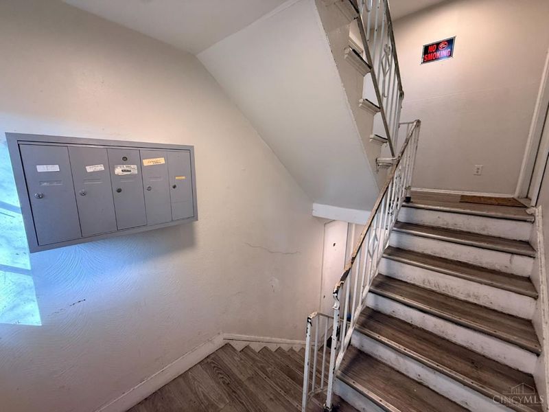 2537 Lysle Lane, Cincinnati, OH 45212 Photo 8