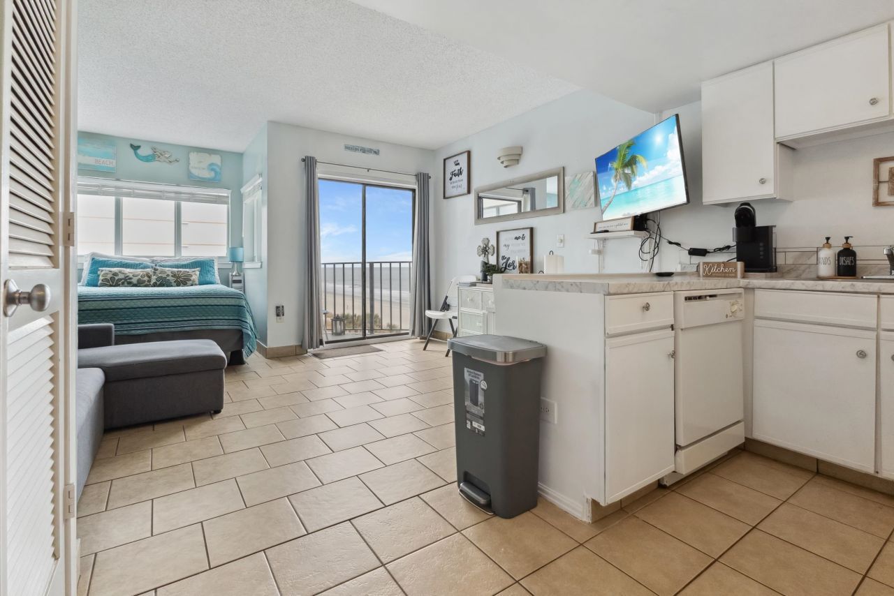 1605 S Ocean Blvd. Photo 4