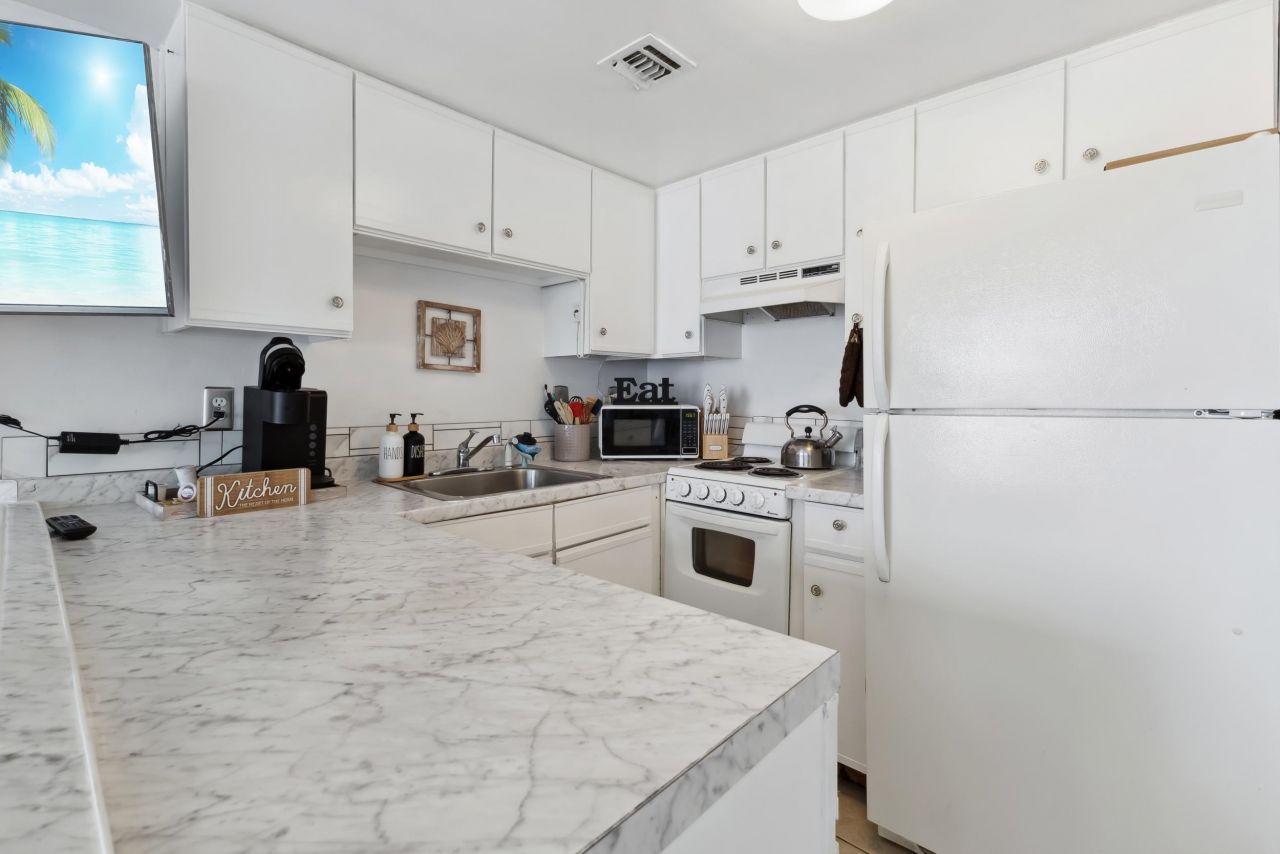 1605 S Ocean Blvd. Photo 6