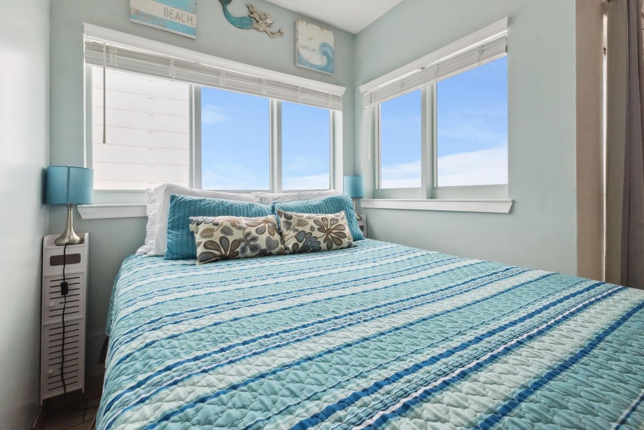 1605 S Ocean Blvd. Photo 8