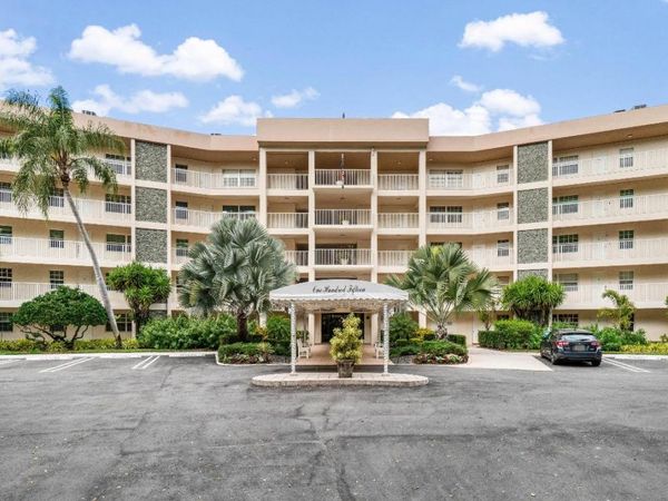 3505 Oaks Way, Unit 301, Pompano Beach, FL 33069