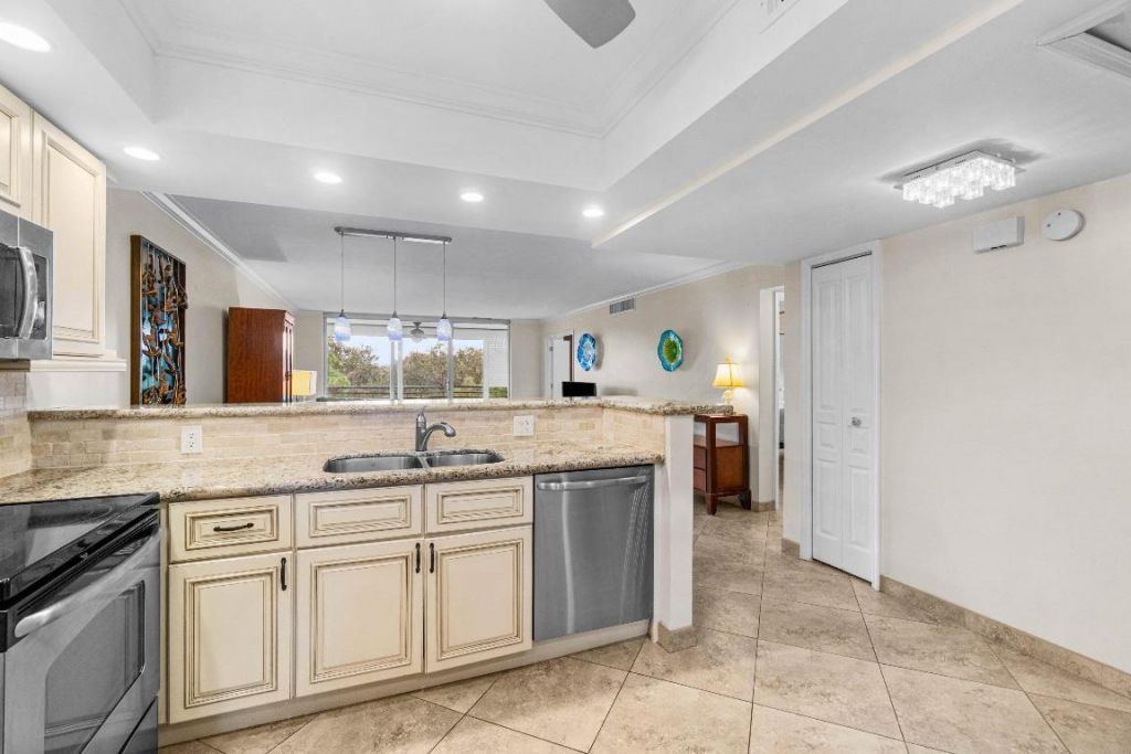 3505 Oaks Way, Unit 301, Pompano Beach, FL 33069 Photo