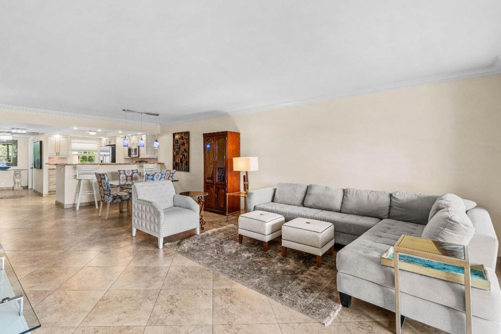 3505 Oaks Way, Unit 301, Pompano Beach, FL 33069 Photo