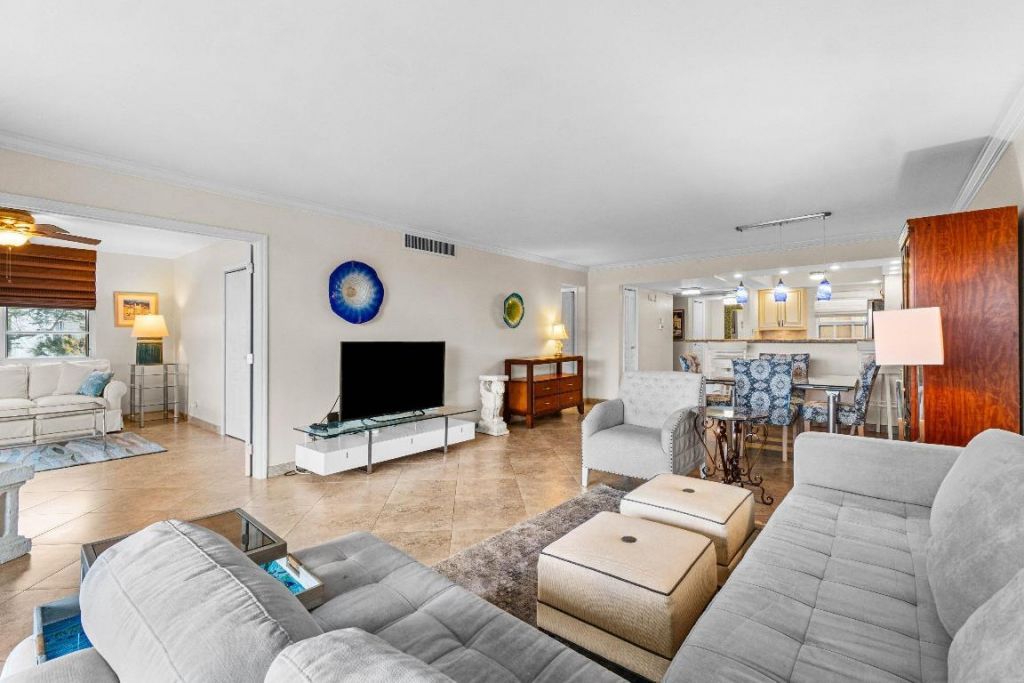 3505 Oaks Way, Unit 301, Pompano Beach, FL 33069 Photo