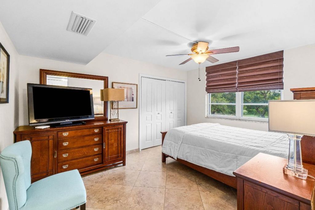 3505 Oaks Way, Unit 301, Pompano Beach, FL 33069 Photo