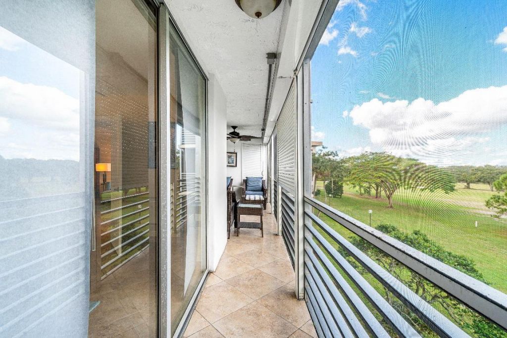 3505 Oaks Way, Unit 301, Pompano Beach, FL 33069 Photo