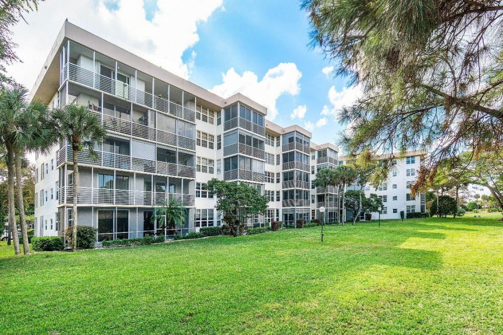3505 Oaks Way, Unit 301, Pompano Beach, FL 33069 Photo