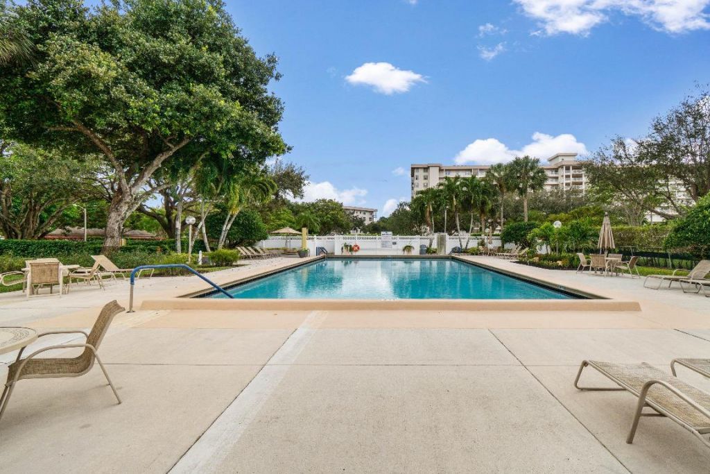 3505 Oaks Way, Unit 301, Pompano Beach, FL 33069 Photo