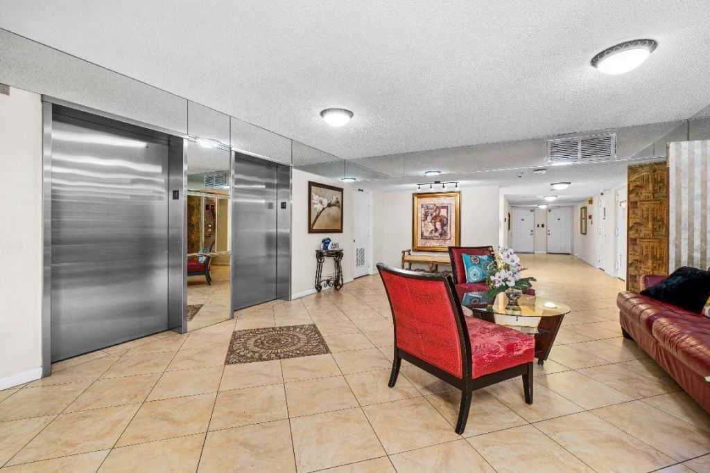 3505 Oaks Way, Unit 301, Pompano Beach, FL 33069 Photo