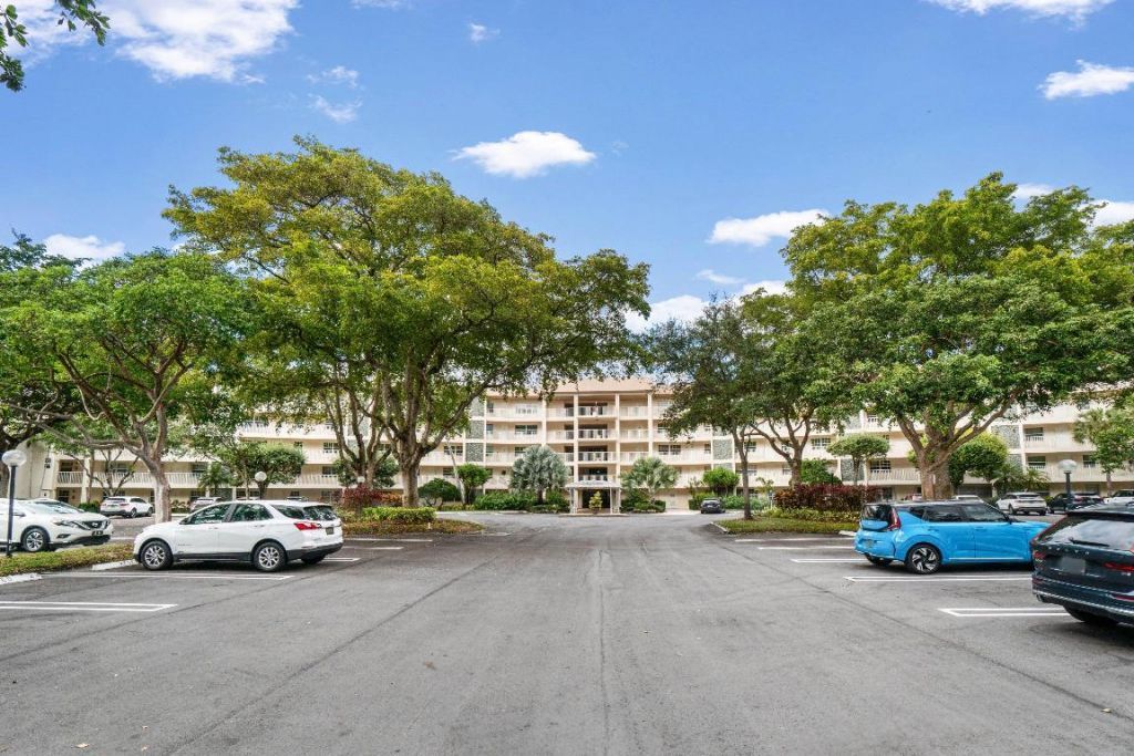 3505 Oaks Way, Unit 301, Pompano Beach, FL 33069 Photo